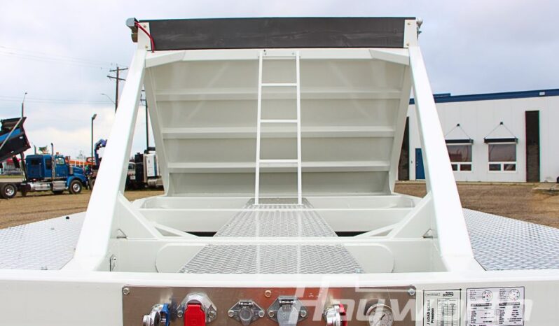 2027 Loadline Tridem Cross Clam full