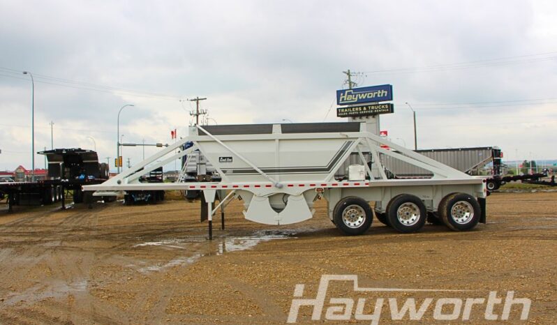 2027 Loadline Tridem Cross Clam full