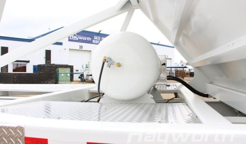 2027 Loadline Tridem Cross Clam full