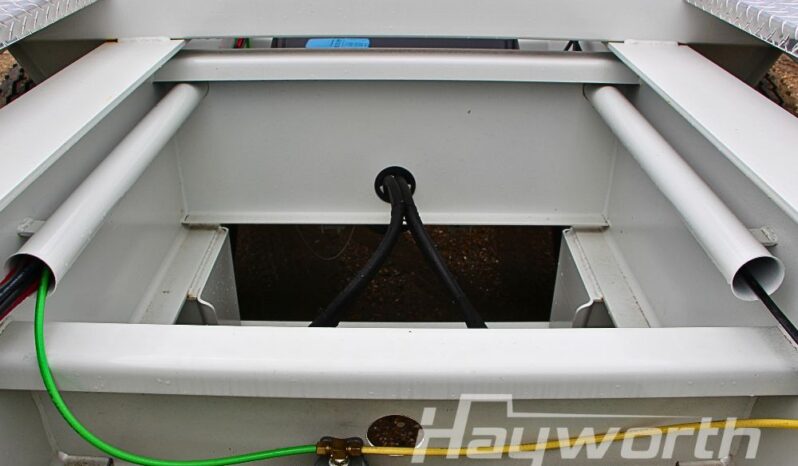 2027 Loadline Tridem Cross Clam full