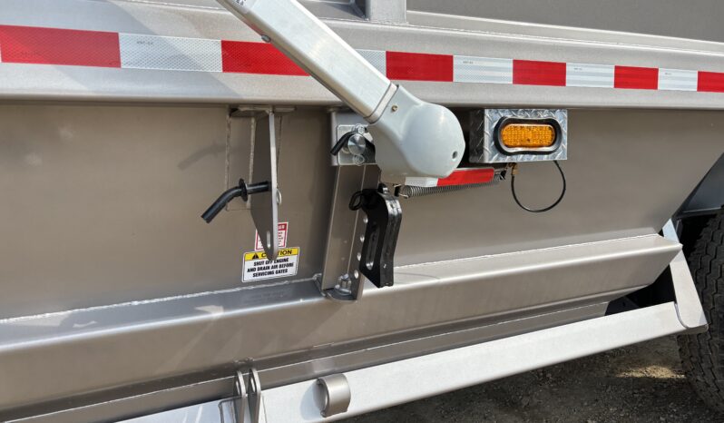 2026 Loadline Tridem Windrow Clamshell full