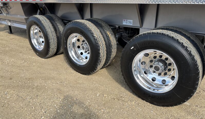 2026 Loadline Tridem Windrow Clamshell full