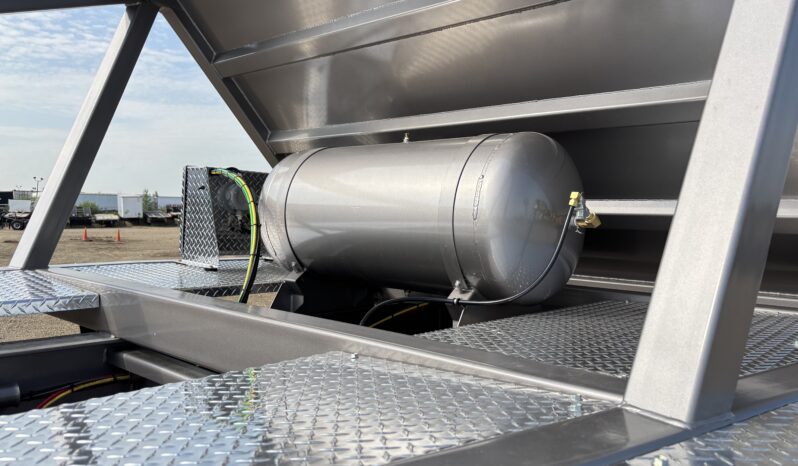 2026 Loadline Tridem Windrow Clamshell full