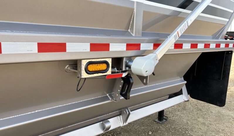 2026 Loadline Tridem Windrow Clamshell full