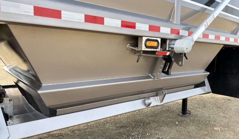 2026 Loadline Tridem Windrow Clamshell full