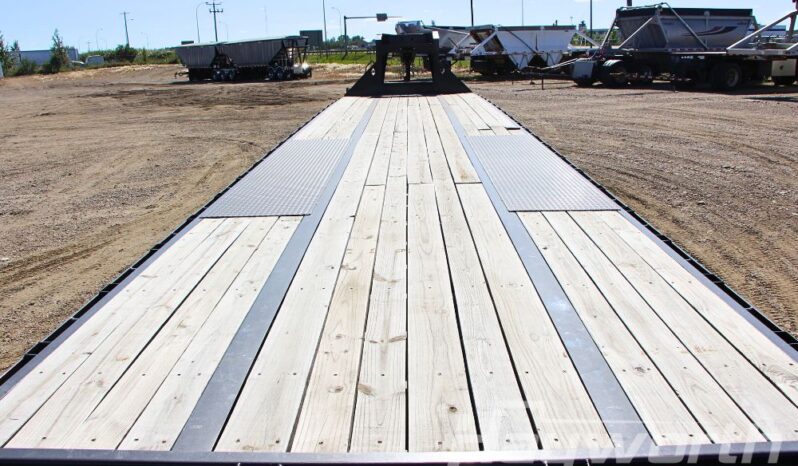 2023 Diamond C Gooseneck Trailer full