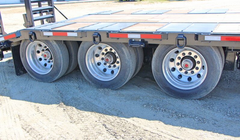 2028 Gincor Tridem Step Deck c/w Air Ramps full